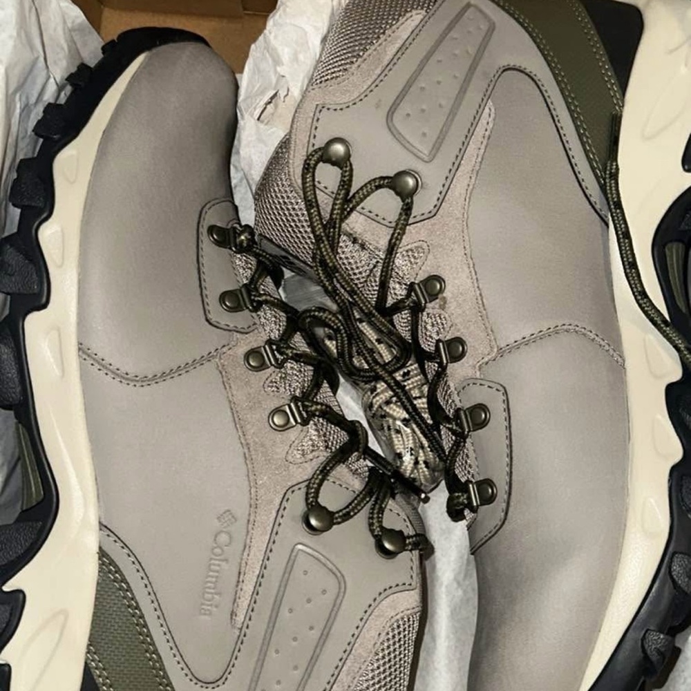Columbia Men's Beige and Olive Hiking Boots